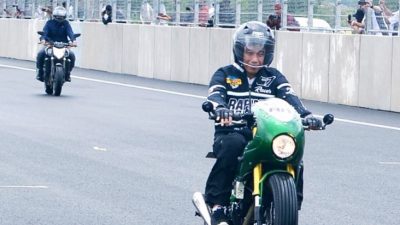 Saat Presiden Jokowi Jajal Sirkuit Mandalika Naik Motor Miliknya