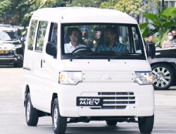 Jajal Mobil Listrik, Presiden Dorong Pembangunan Ekosistem Mobil Listrik