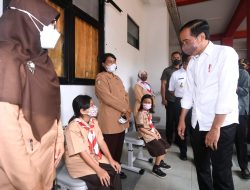 Tinjau Vaksinasi Anak Usia 6-11 Tahun, Presiden Harap Anak Terlindungi Covid-19