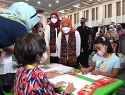 Ibu Iriana Tinjau Vaksinasi Covid-19 untuk Anak di Jakarta