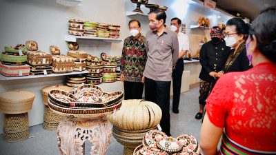 Tinjau Pameran IKM Bali Bangkit, Presiden Apresiasi Produk Pengrajin Bali