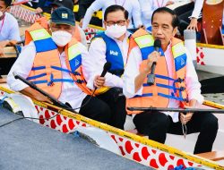 Naik Perahu Naga, Presiden Jokowi Resmikan Bendungan Ladongi di Kolaka Timur