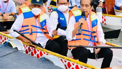 Naik Perahu Naga, Presiden Jokowi Resmikan Bendungan Ladongi di Kolaka Timur