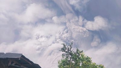 Waspada Potensi Hujan Sedang Hingga Lebat di Wilayah Gunung Semeru Hingga Tiga Hari Ke Depan