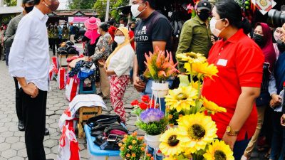 Kunjungi Pasar Purwodadi, Presiden Ingatkan Jalankan Protokol Kesehatan