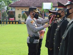 Polresta Cirebon Gelar Upacara Wisuda Purna Bhakti Bagi 58 Anggota Polri dan 10 ASN Pensiun