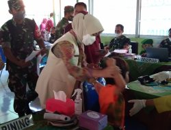 Murid TK Jalani Vaksinasi, Persit KCK Cab XXVII Berikan Semangat