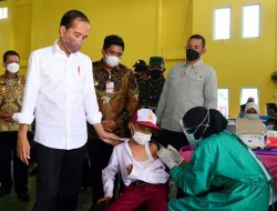 Presiden Jokowi Tinjau Vaksinasi bagi Lansia dan Anak-Anak di Kabupaten Bintan