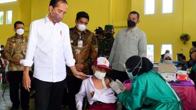 Presiden Jokowi Tinjau Vaksinasi bagi Lansia dan Anak-Anak di Kabupaten Bintan