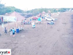 Obyek Wisata Pantai Karangsong menawarkan keindahan yang unik