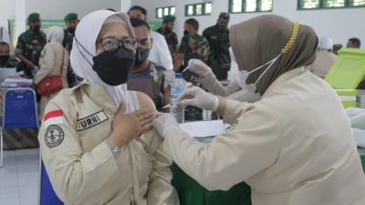 Cegah Penyebaran Corona, Jajaran Kodim 0616 Indramayu Divaksinasi Booster