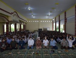 Kilang RU VI Balongan sebarkan energi kebaikan dengan berbagi kepada  anak  Yatim di Ponpes