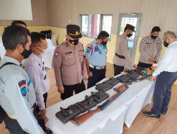 Anggota kepolisian periksa Senpi Lapas Indramayu