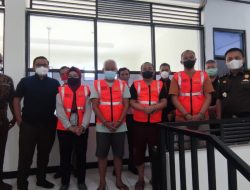 Setelah diPeriksa Jaksa, tersangka Tipikor Masker langsung dibawa ke Lapas Indramayu