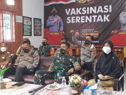 TNI dan Polri di Indramayu Terus Bantu Pemda Capai Target Vaksinasi Massal