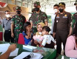 Hari Ke-2 Vaksinasi Massal, Masyarakat Dapat Bantuan Tunai, Diapresiasi Panglima TNI