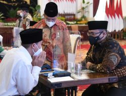 Presiden Jokowi Serahkan Zakat kepada Baznas