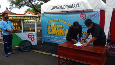 Peduli UMKM, Lapas Indramayu beri bantuan ke pedagang