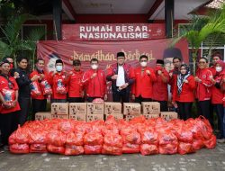 PDI Perjuangan Indramayu Sebarkan Ribuan Paket Sembako Lebaran