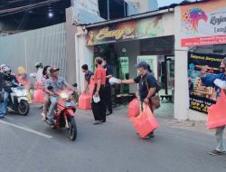 DPP PJI Berbagi Ribuan Paket Takjil Di Monumen Pers