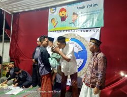 Saat Mudik, Pengacara Luthfi Yazid Motivasi Anak-anak Yatim di Jember