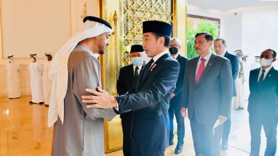Singgah di Abu Dhabi, Presiden Jokowi Sampaikan Dukacita atas Wafatnya Sheikh Khalifa