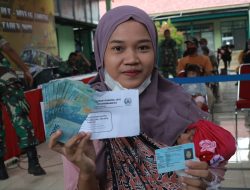 Ribuan Pedagang Dapat Bantuan Tunai Untuk Minyak Goreng