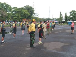 Pelihara Ketangkasan Militer, Prajurit TNI di Indramayu Senam Pemanasan Fisik