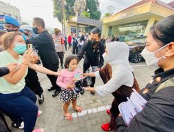Sebelum Beraktivitas, Presiden Menyapa Warga Ende