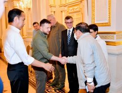 Presiden Jokowi Disambut Presiden Zelenskyy di Istana Maryinsky  