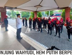 Ketua Komnasdik Jatim, Kunjung Wahyudi berangkatkan anggota Barisan Gotong Royong Ke Makam Bung Karno