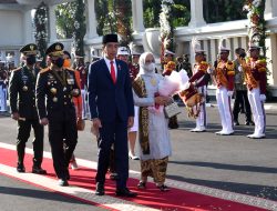Tiba di Akpol, Presiden dan Ibu Iriana Disambut Tradisi Penyambutan oleh Taruna
