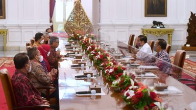 Presiden Jokowi Terima Dewan Komisioner OJK Periode 2017-2022