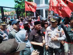 Harga BBM Bersubsidi Naik “Aliansi  Buruh Tani Indramayu” Unjukrasa