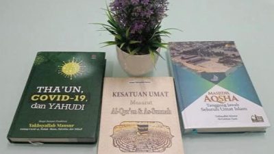 Imaam Yakhsyallah Dedikasikan Buku-bukunya untuk Perjuangan Palestina