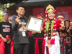 Tari Topeng Kelana Indramayu Mendapatkan Penghargaan Rekor MURI 