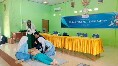Elnusa ‘CSR Goes to Community’ Sharing Knowledge First Aid dan Basic Safety di SMAN 4 Mandau Riau