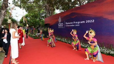 Ibu Iriana Ajak Para Pendamping Pemimpin G20 Melihat Kearifan Lokal Indonesia