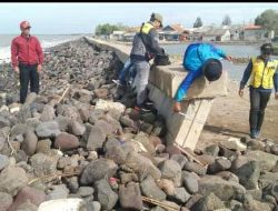 Pantai Eretan Kulon Banjir Rob, Camat Kandanghaur dan Tim BBWS Survei Lapangan