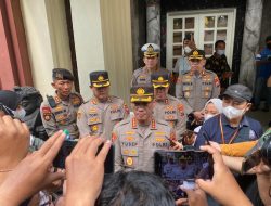 Dua Orang Menyerahkan Diri, Kapolrestabes Surabaya Minta Semua Pihak Taat Hukum