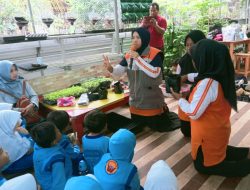 Sekolah Alam Indramayu Outing Class  Ke Kebun Gizi Lansia Rumah Zakat Tegalurung