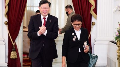 Presiden Jokowi Terima Kunjungan Kehormatan Menlu RRT