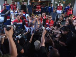 Tinjau Terminal BBM Plumpang, Kapolri Pastikan Penanganan dan Kebutuhan Pengungsi Terpenuhi dengan Baik