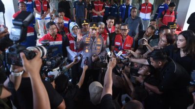 Tinjau Terminal BBM Plumpang, Kapolri Pastikan Penanganan dan Kebutuhan Pengungsi Terpenuhi dengan Baik