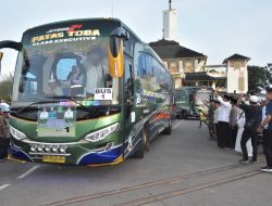 Bupati dan Ribuan Warga Madina Lepas Keberangkatan Jamaah Calhaj Asal Madina