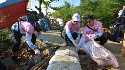 Bersih-Bersih Pantai, Pertamina Grop Balongan Kumpulkan Lebih 1 Ton Sampah