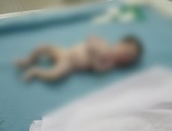Diduga Seorang Ibu Buang Bayi Di Depan Rumah Warga