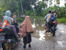 Akibat Banjir, Pelajar di Hutabargot Terlambat Masuk Sekolah