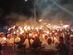 Ribuan Warga Tumpah Ruah Ke Jalan Sambut Tahun Baru Islam
