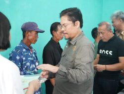 BPN Karawang Bersama Komisi II DPR Bagikan Sertipikat Gratis Kepada Petani